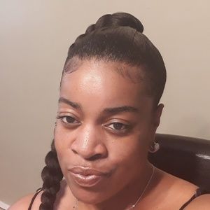 Meet your Posher, Lena